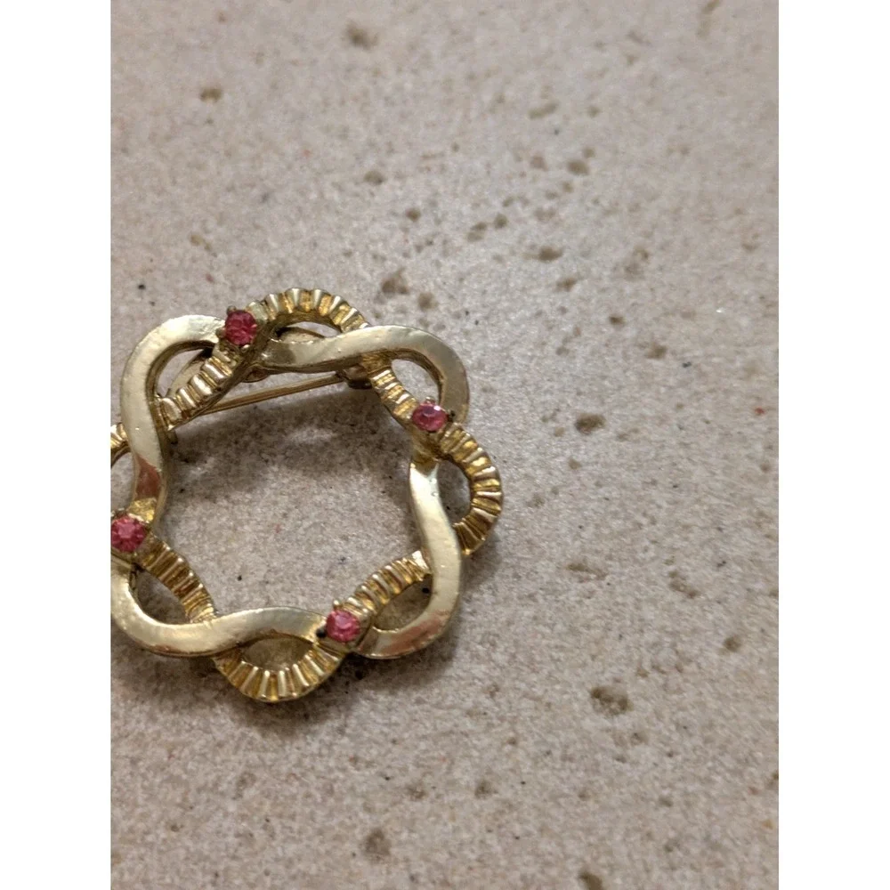 Vintage Infinity Brooch In Gold Tone With Pink Rhinestones Round Romantic